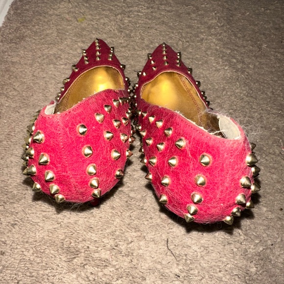 Red sued heels with gold studs size 8 never worn - Picture 5 of 5